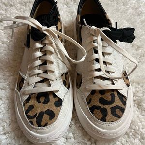 NWOT UGG Alameda Animal Print Trainer. Size 8.5